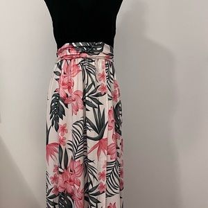 Beautiful flower skirting with black cross tank top